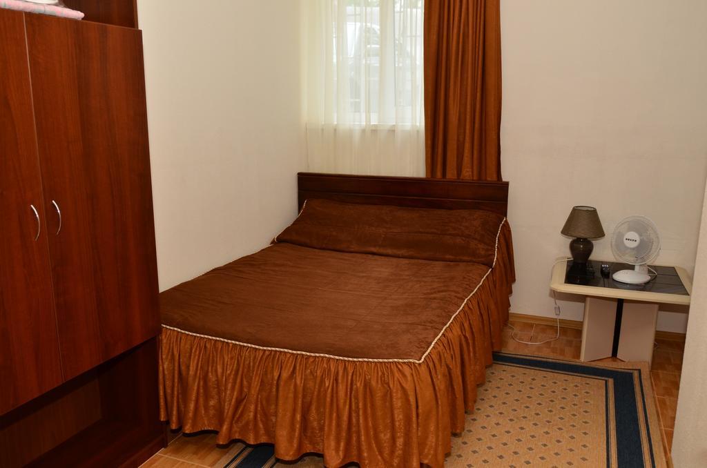 Hotel Acorn Ирпень Экстерьер фото